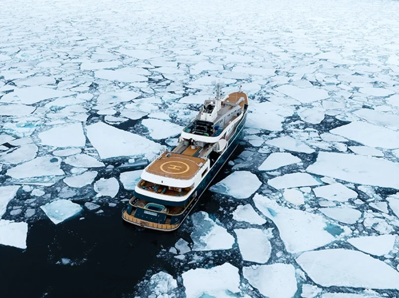 Aqua Lares | Cruise Ship Arctic