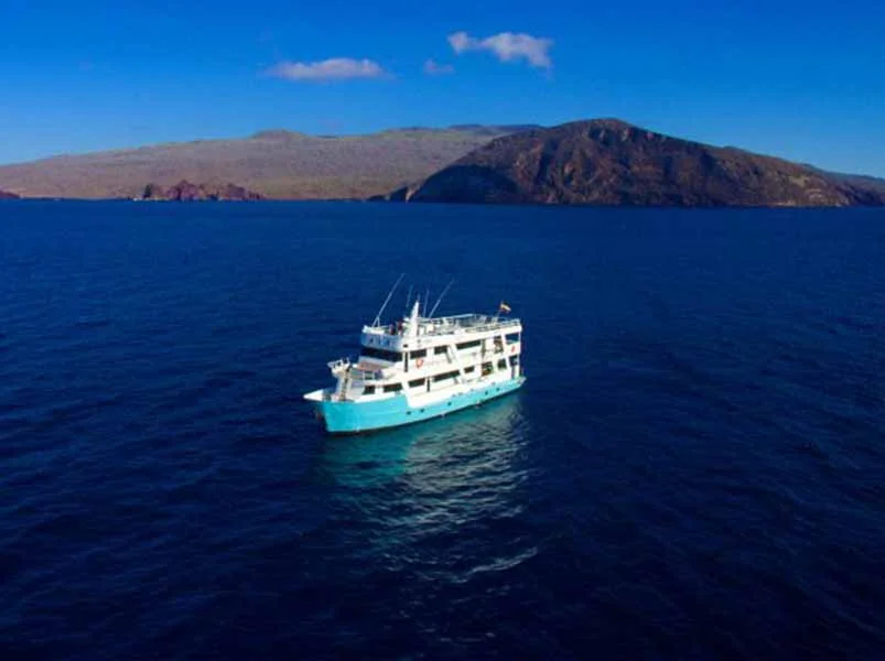 Naturalist Itinerary - Aqua Yacht | Galapagos Cruise Tours