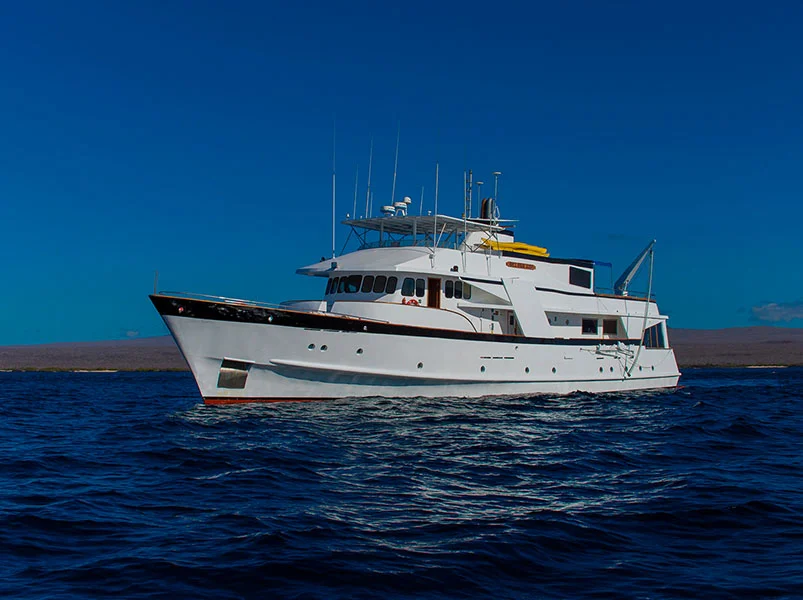 The Isabela Itinerary 6 Days - Beluga Yacht | Galapagos Cruise Tours