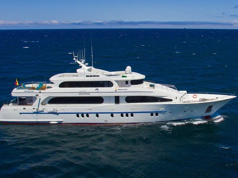 Itinerary 5 Days - Grand Daphne Yacht | Galapagos Cruise Tours