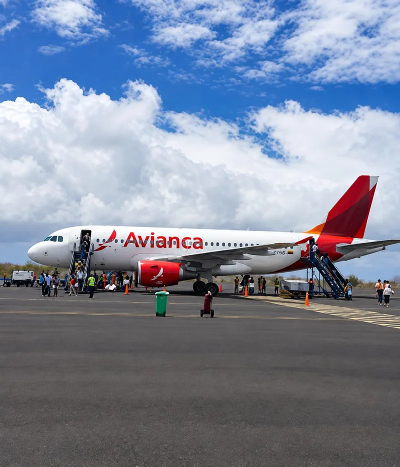 avianca-plane-on-the-boarding-apron