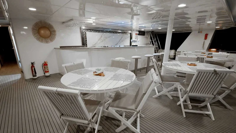 Open Air Dinning | Anahi Catamaran
