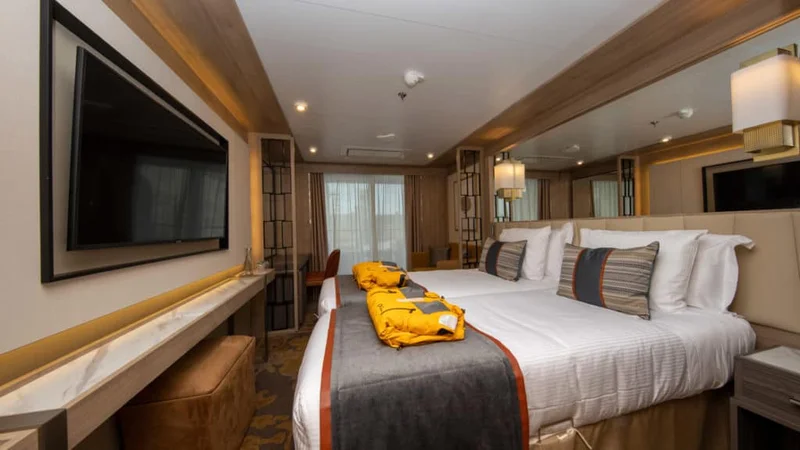 Suite | World Explorer 