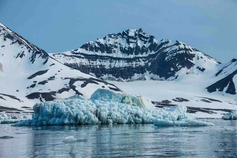 North Spitsbergen Explorer - Versatile landscapes, sea ice & wildlife - Summer Solstice
