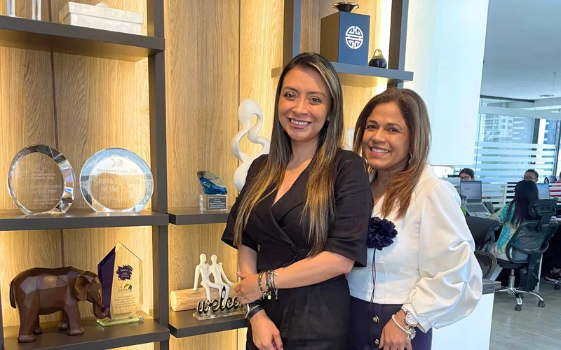 Golden Galapagos: The Story behind Lucia and Ivonne´s Dream Come True