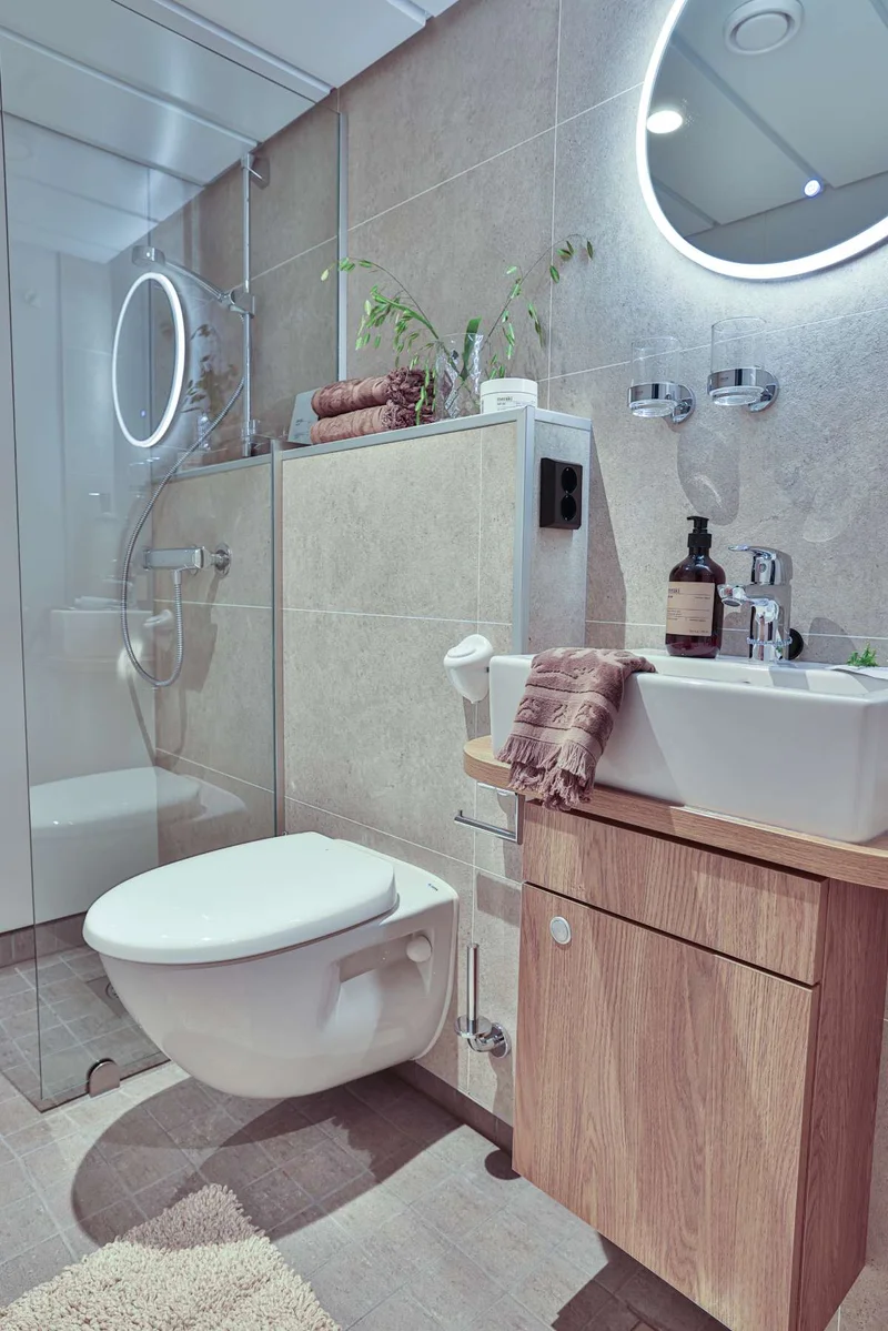 Ensuite Vertical | MV Vikingfjord