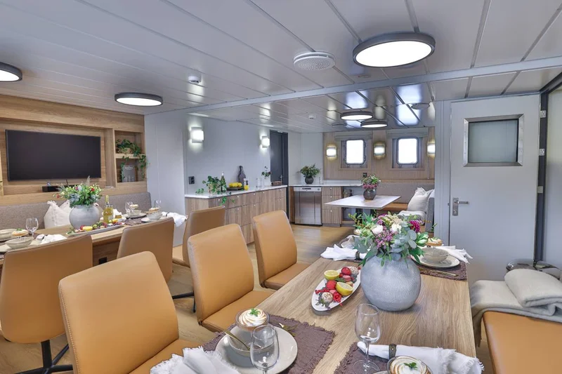Dining-Area-Wide-With-Detail | MV Vikingfjord