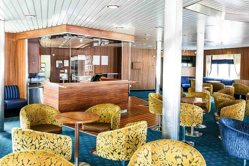 Lounge | Ocean Endeavour