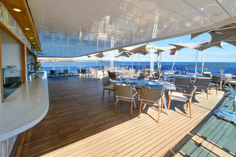 Dining outdoor | National Geographic Gemini
