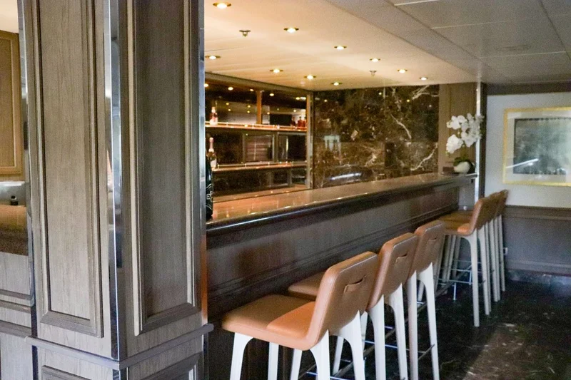 Bar Lounge | Discoverer | Antarctica
