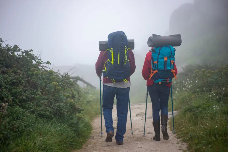 Couple trekking | Peru