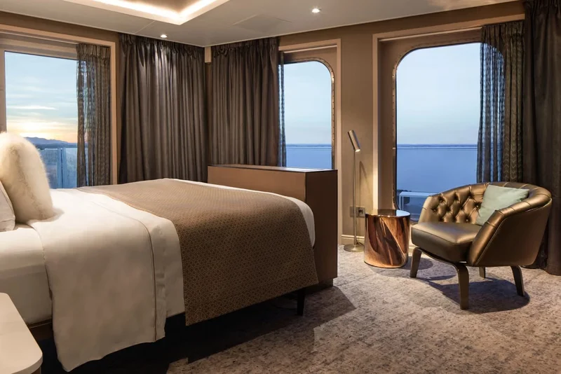 grand-suite-ocean-endeavour-antarctica grand-suite-ocean-endeavour-antarctica
