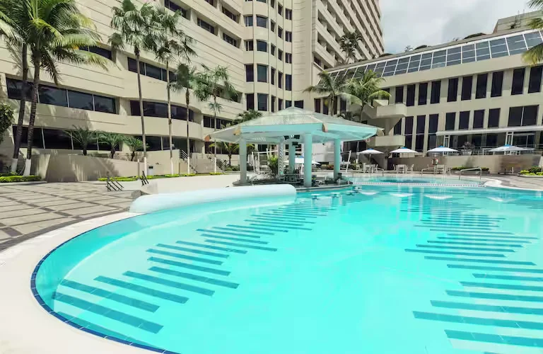Coco Bar Pool | Hilton Guayaquil