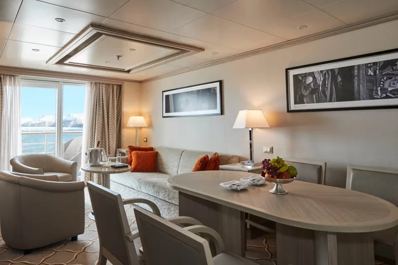 medallion-suite-silver-cloud medallion-suite-silver-cloud