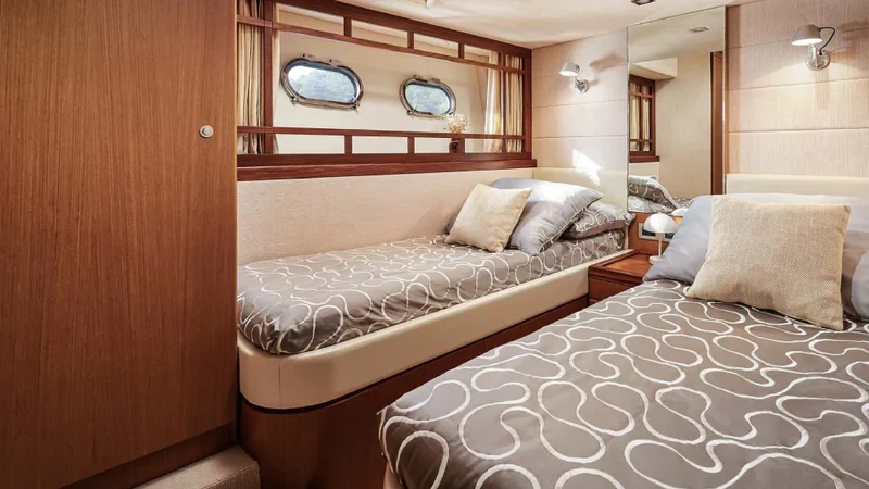 Twin Cabin Side View | Galaxy Skape